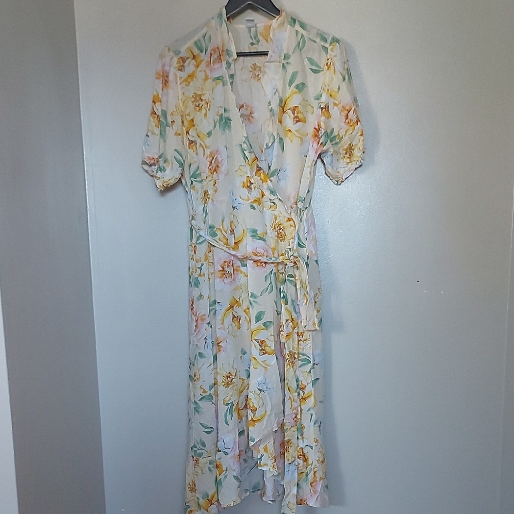 Old NAVY Floral Wrap Dress - L
